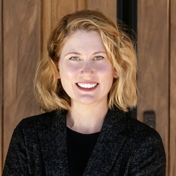 Portrait of Stevieh Hazlitt, Associate Broker